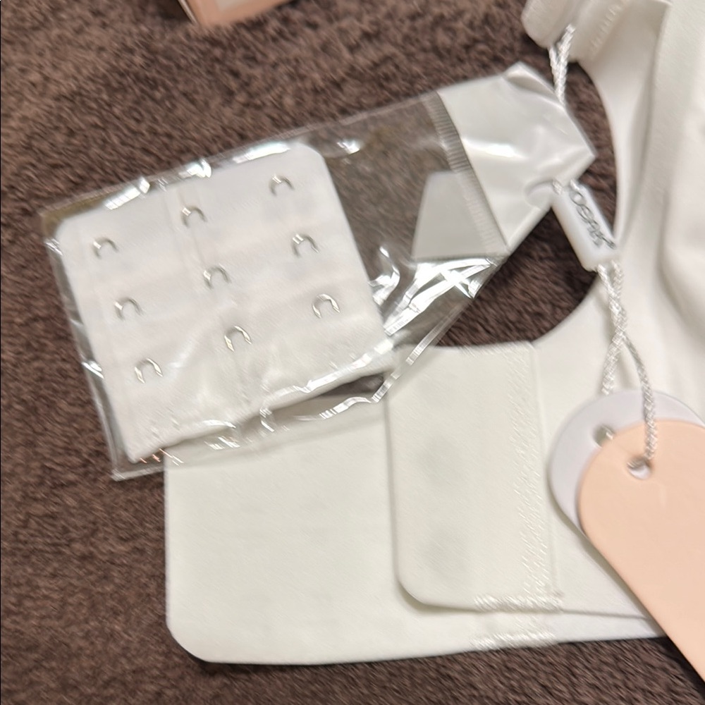 White Supportive Bra with Molded Cups and Adjustable Straps - Picture 4 of 9